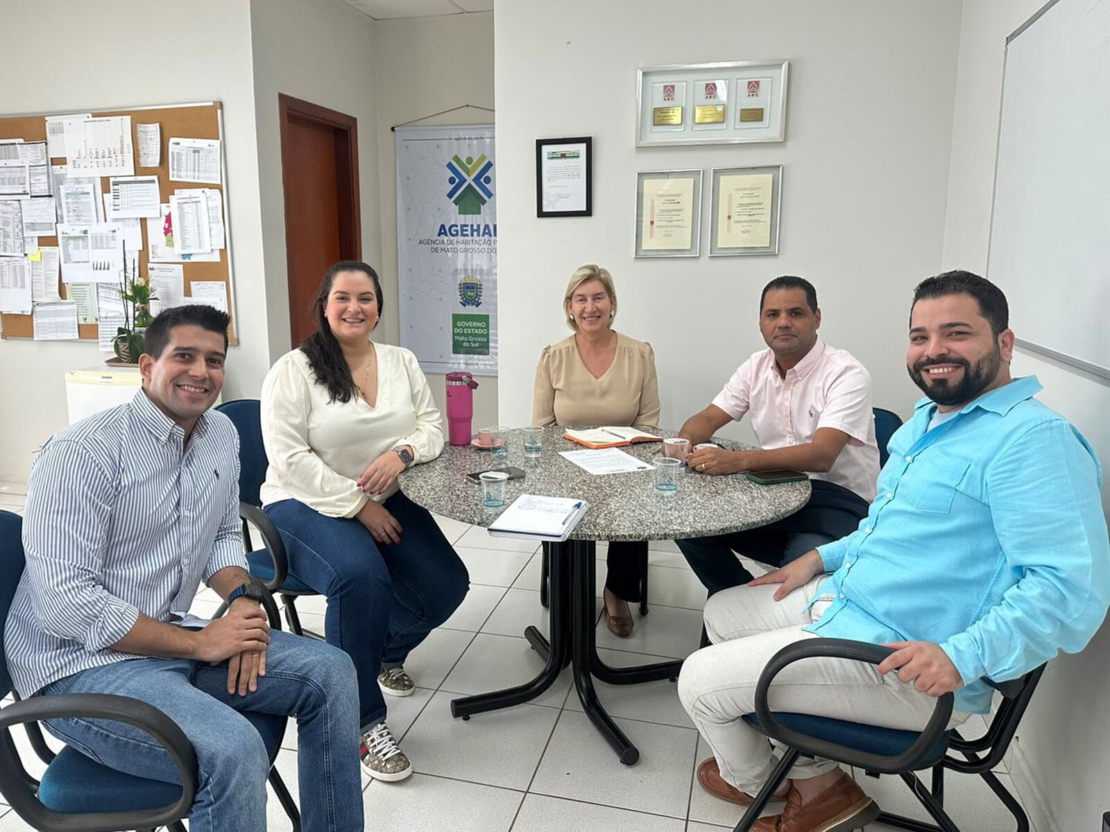 Prefeita e presidente da Câmara se reúnem na Agehab e trabalham pela regularização fundiária do Porto Caiuá