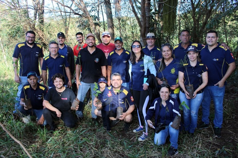 Prefeitura de Naviraí e Rotary Integração realizam plantio de mudas nativas no Córrego Cumandaí