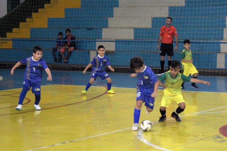 Copa Cidade Naviraí de Futsal de Base 2023 entra na semana de definição dos finalistas e campeões