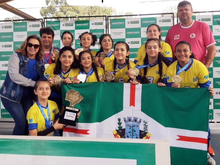 CAMPEÃS – Vôlei feminino de Naviraí conquista título dos Jogos da Juventude de MS categoria 12 a 14 anos