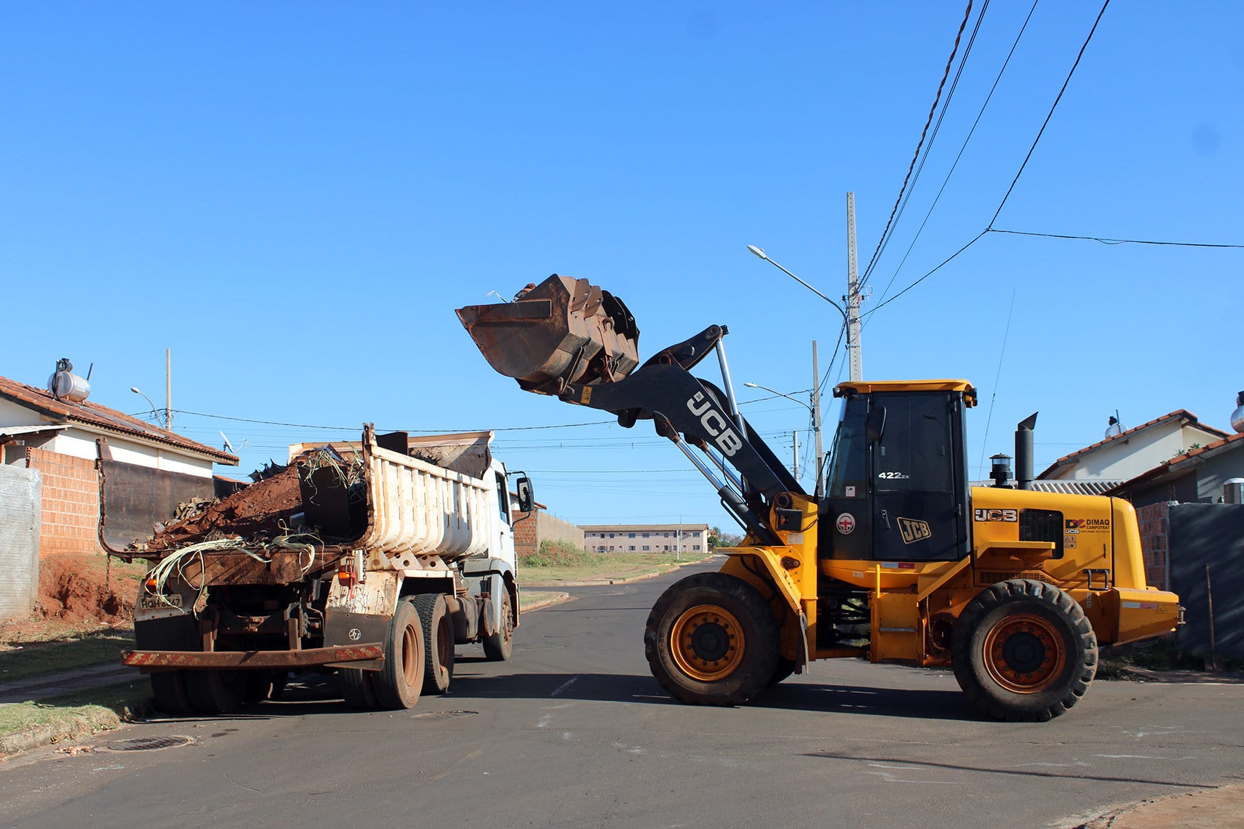Prefeitura prossegue com mutirões de limpeza nos bairros e espaços públicos de Naviraí