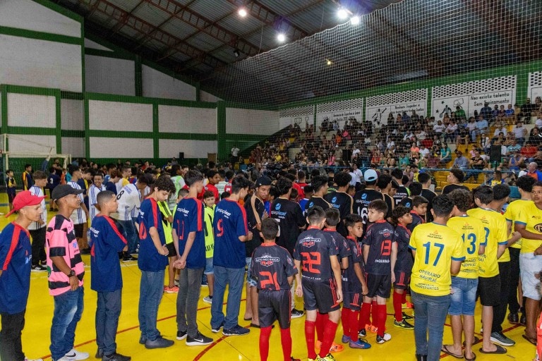 Realizada pela Prefeitura de Naviraí, começa a 26ª Copa Chama de Futsal de Base com participação de 14 municípios