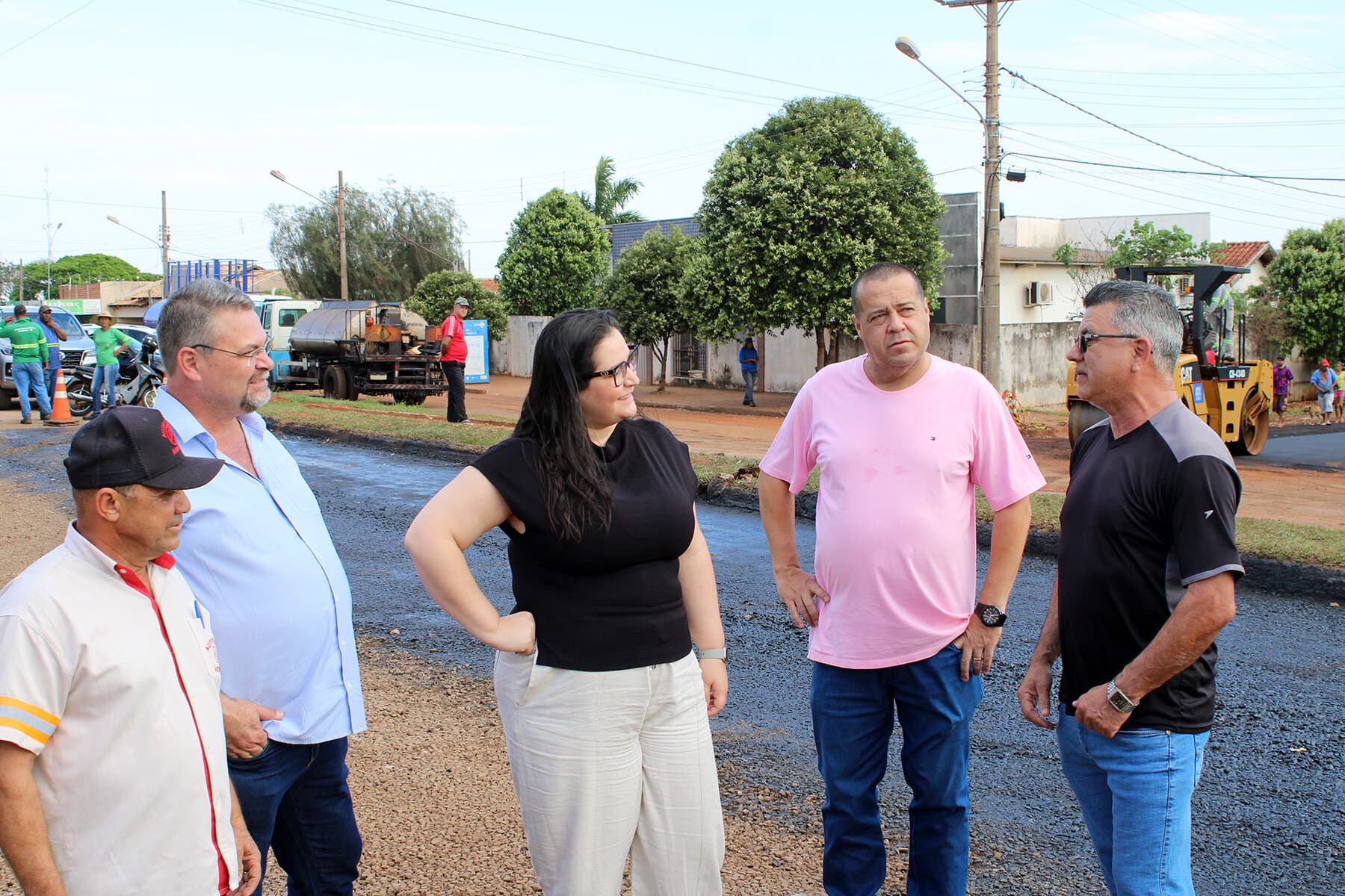 Obras de pavimentação asfáltica no Jardim Paraíso avançam e concretizam sonho de mais de 10 anos dos moradores