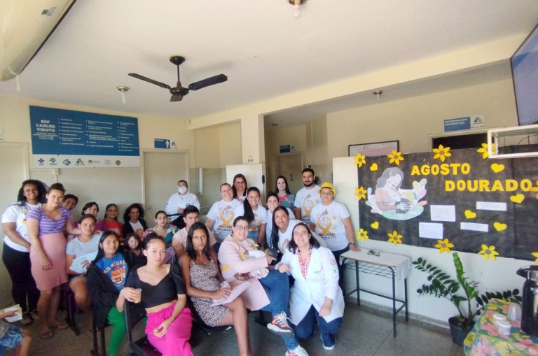 Saúde da Prefeitura de Naviraí promove palestra sobre o “Agosto Dourado” no ESF Carlos Vidoto