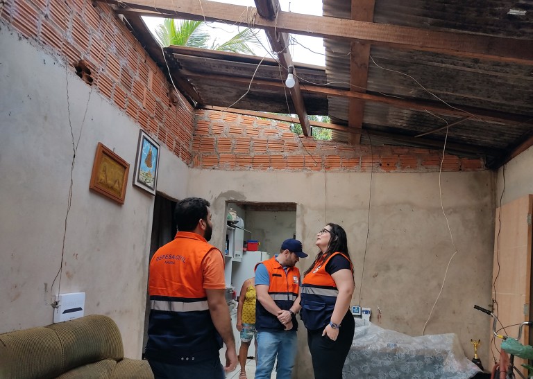 Prefeita acompanha Defesa Civil no atendimento às famílias afetadas por vendaval em Naviraí