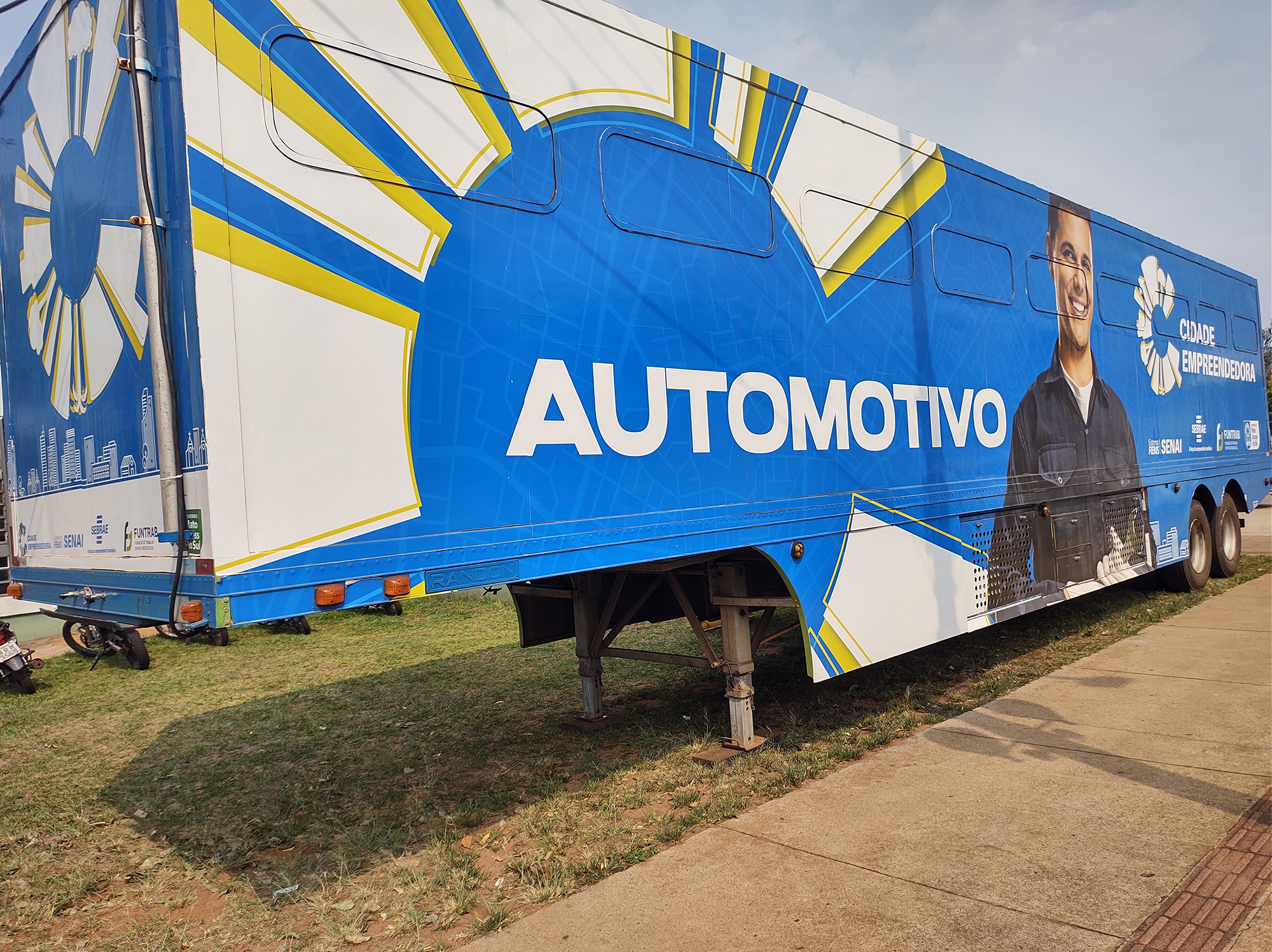 Cursos básicos automotivos gratuitos na unidade móvel do Sebrae-MS tem vagas disponíveis em Naviraí