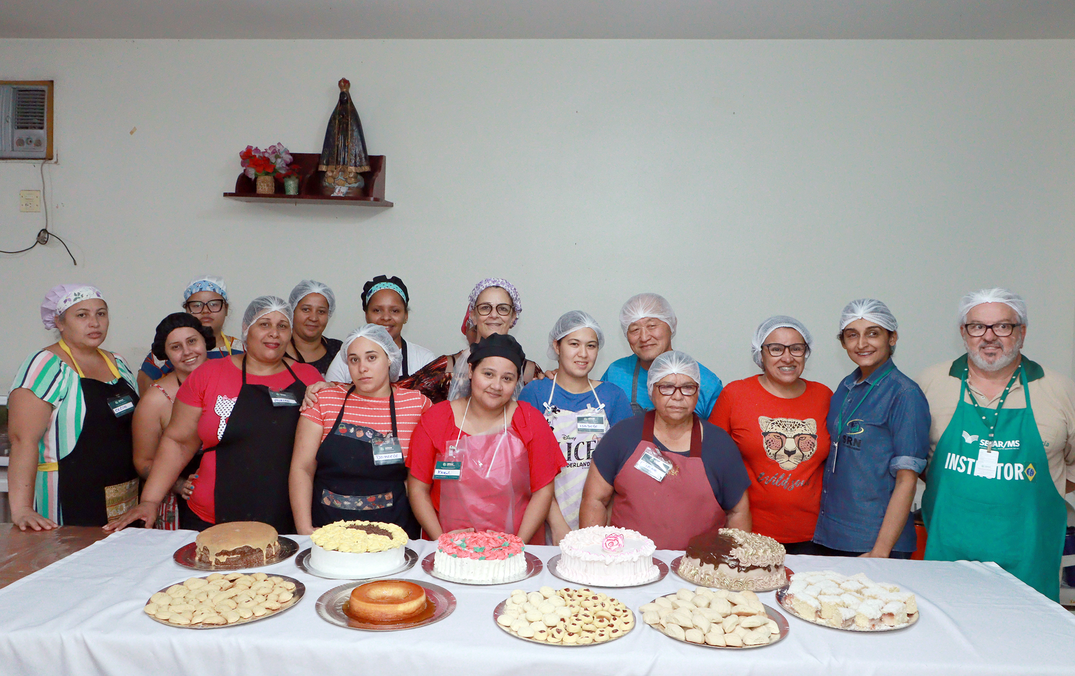 Curso de confeitaria capacita grupo de pessoas em Naviraí que poderão auxiliar na renda familiar