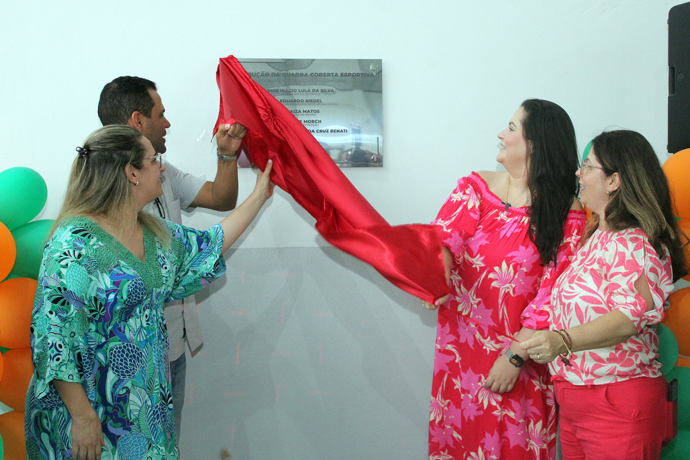 Prefeitura de Naviraí constrói e entrega quadra esportiva da Escola Diomedes Valetim Cerri