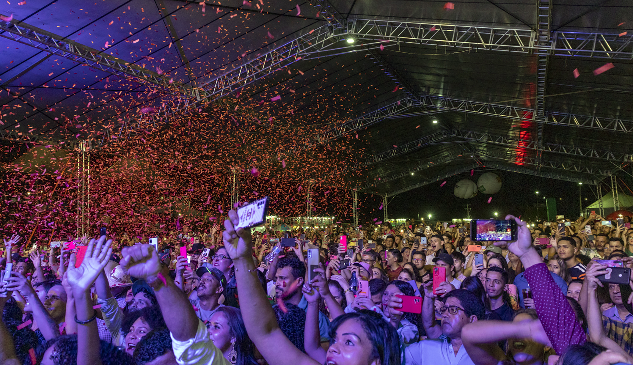 No aniversário de Naviraí, 29ª Exponavi teve recinto lotado e show de João Bosco e Vinícius