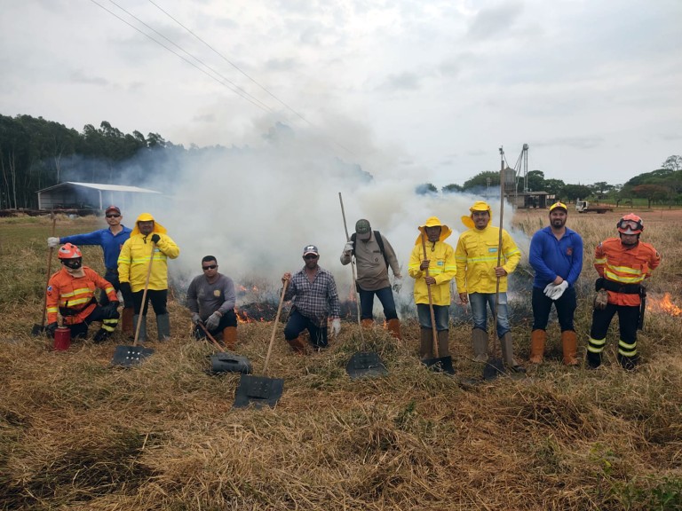 Equipe da Gerência de Meio Ambiente da Prefeitura de Naviraí participa de curso de brigada de incêndio