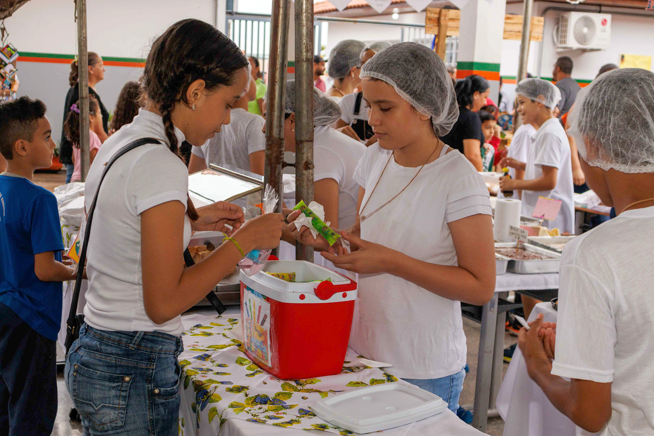 Escolas da Rede Municipal de Naviraí realizam a Feira dos Jovens Empreendedores