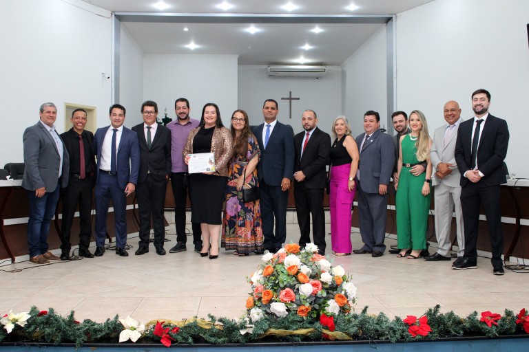 Prefeita recebe titulo de Cidadã Naviraiense concedido pela Câmara de Vereadores