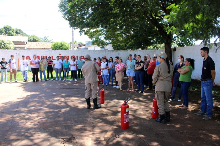 Servidores do Hospital Municipal de Naviraí participam de treinamento para brigada de incêndio