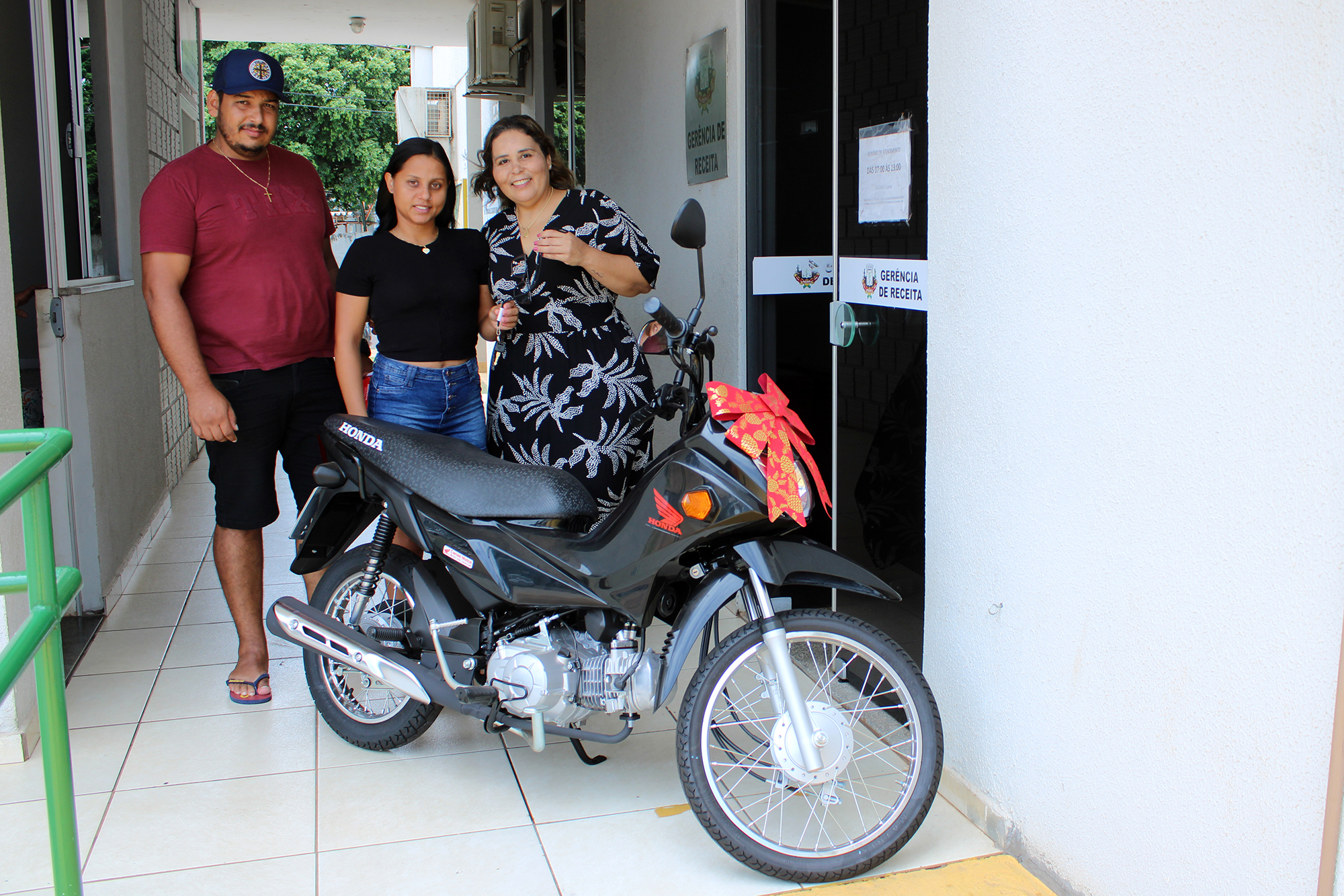 Prefeitura de Naviraí entrega prêmios aos contribuintes sorteados na campanha IPTU/2023 Em Dia, Dá Prêmios