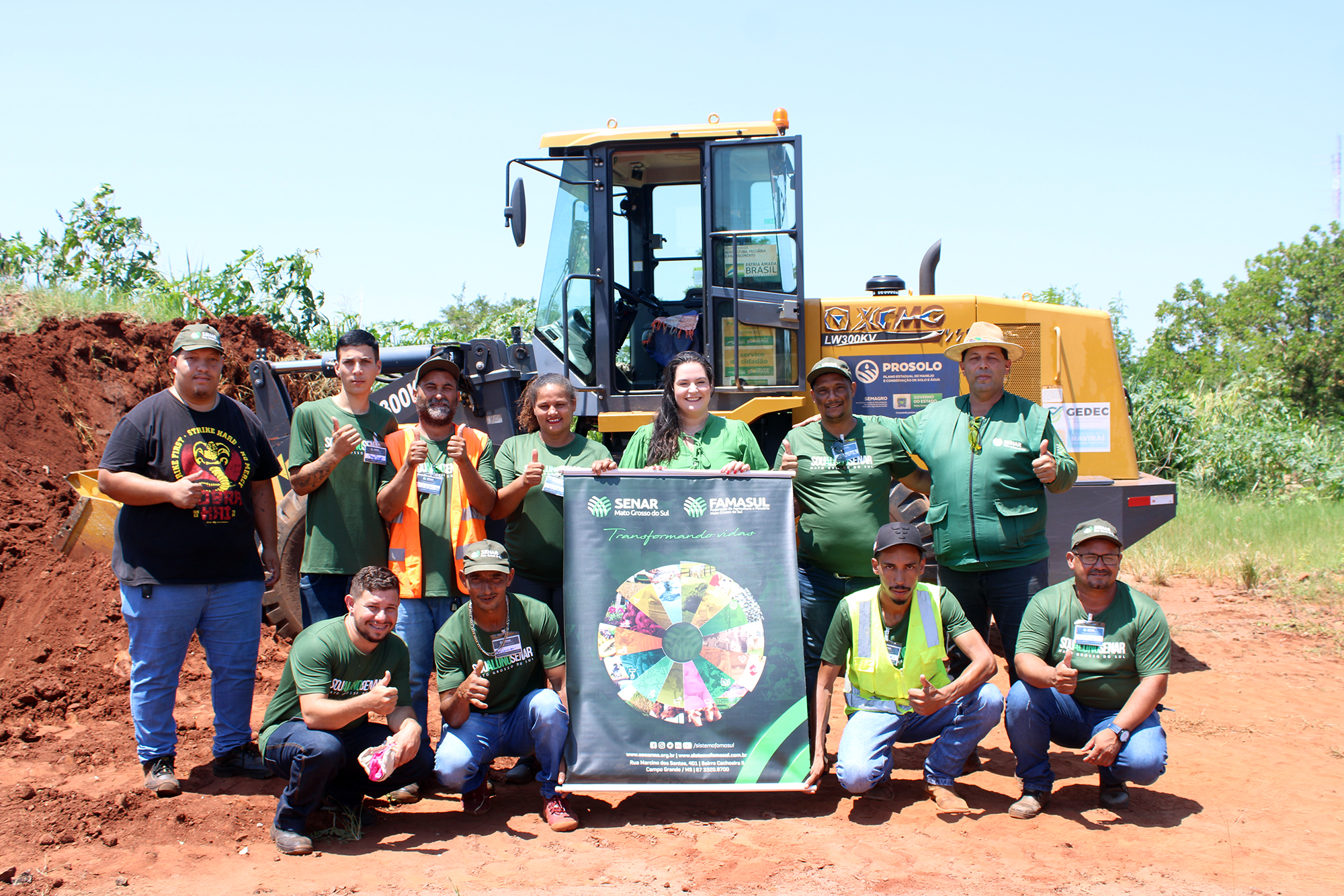 Prefeita acompanha aula prática do curso de pá carregadeira e reforça importância da qualificação profissional