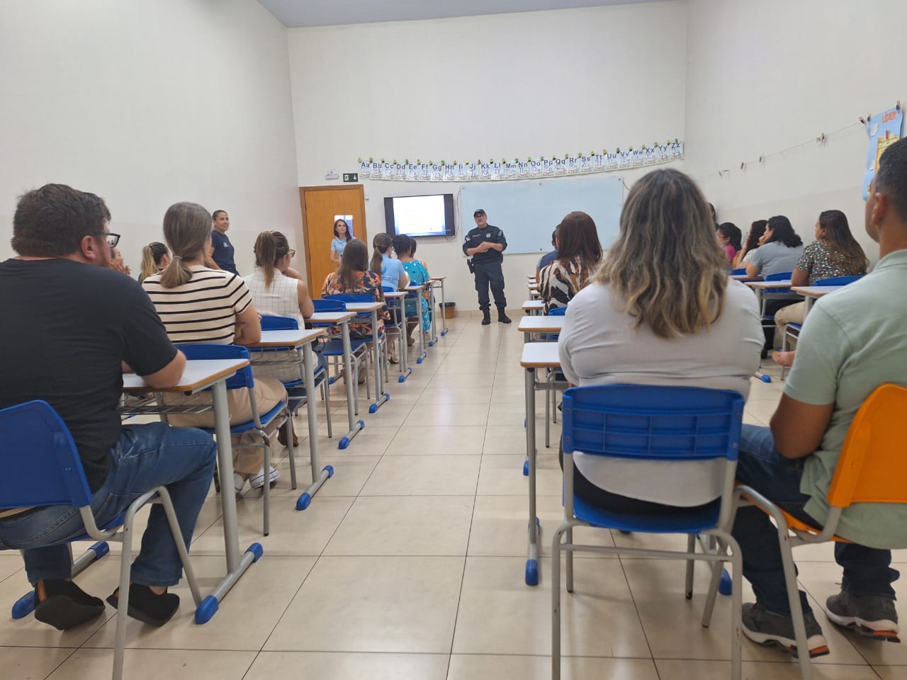 Prefeitura de Naviraí e 12⁰ Batalhão da PM promovem Campanha Volta às Aulas Com Segurança