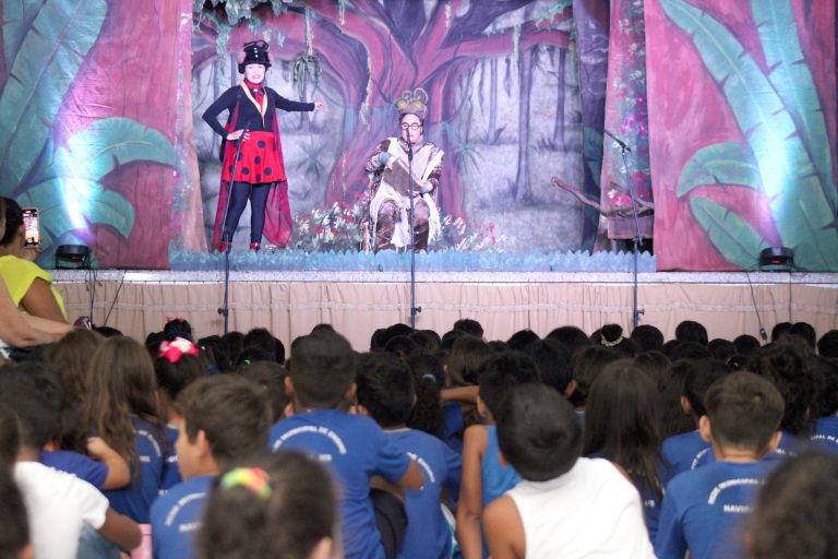Peça teatral Árvore da Vida foi assistida por mais de 1600 alunos da Rede Municipal de Naviraí