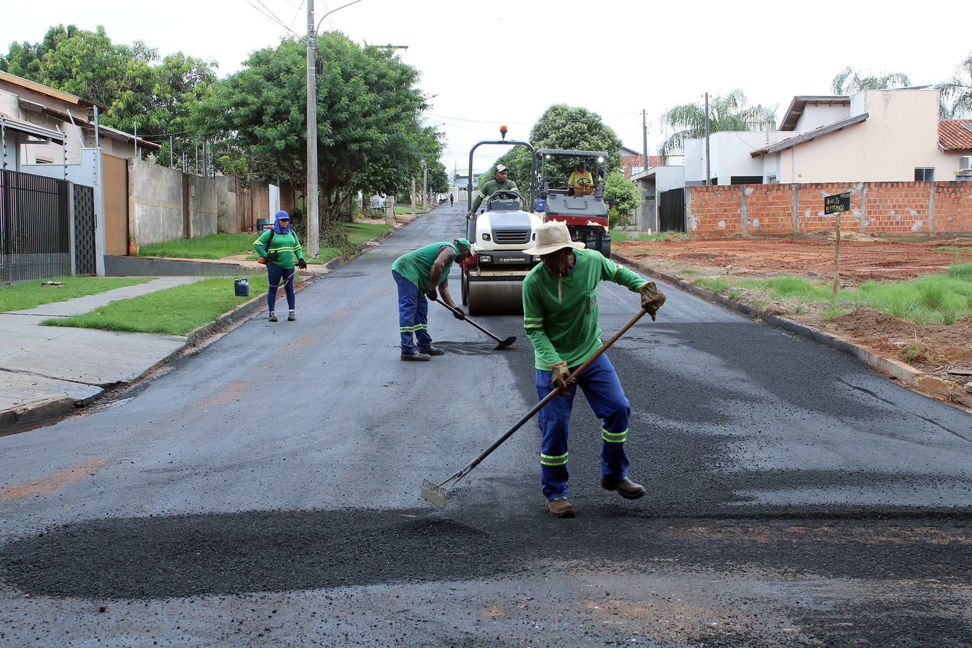 Obras de recapeamento levam melhorias a ruas do Royal Park próximas ao Parque do Cumandaí