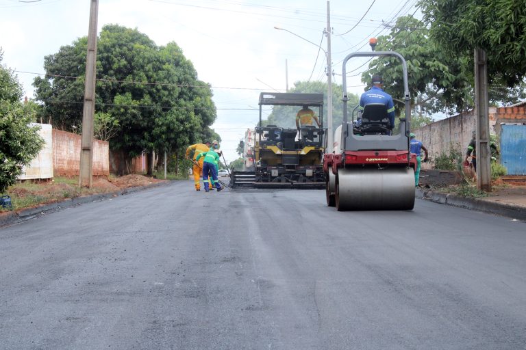 Prefeitura de Naviraí inicia obra de recapeamento de ruas no bairro Odércio de Matos