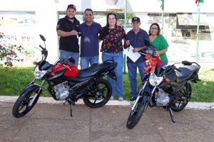 Campanha IPTU Premiado da Prefeitura de Naviraí entrega motos para contribuintes sorteados