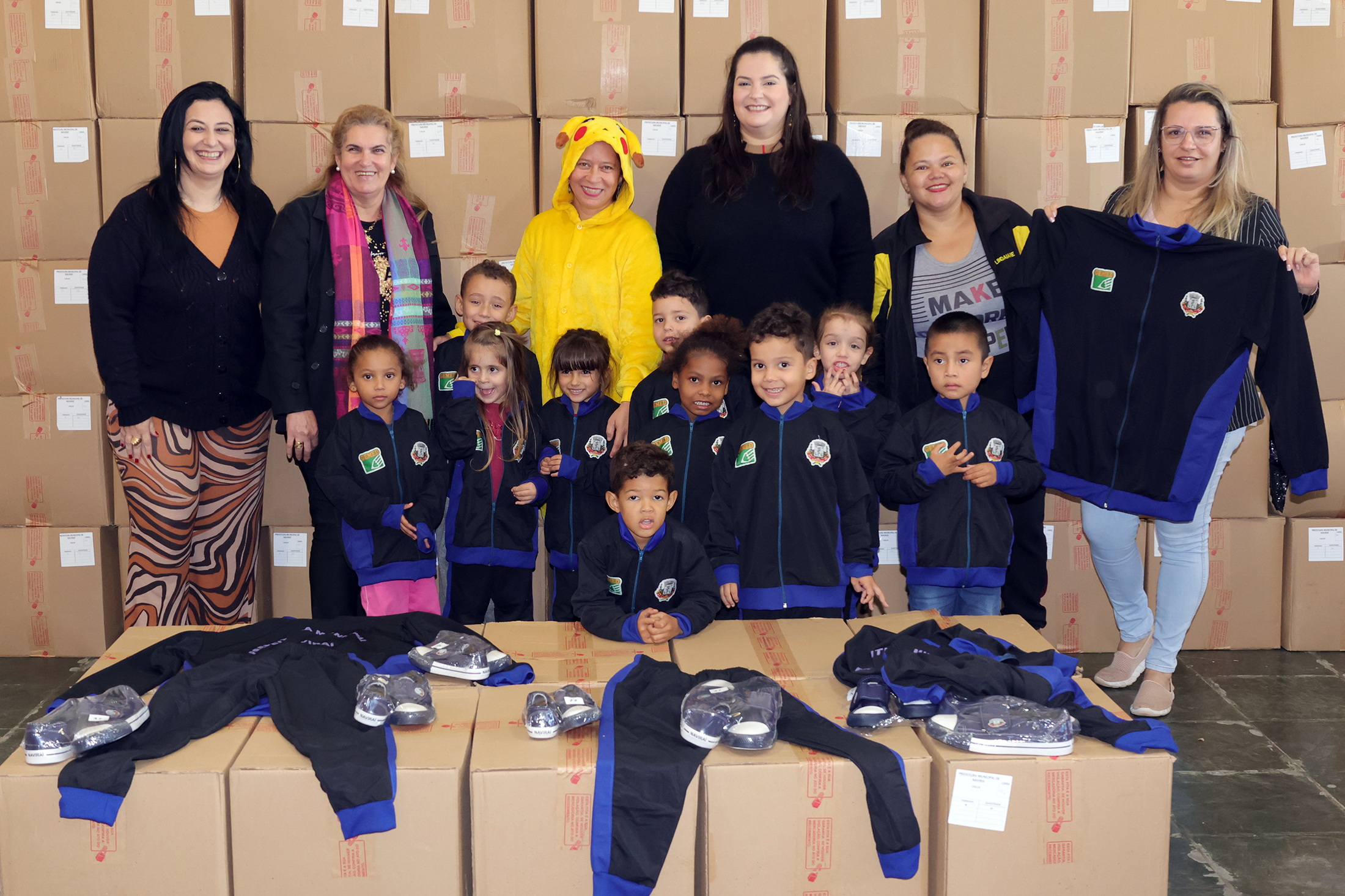 Prefeitura de Naviraí adquire agasalhos e tênis que serão entregues aos alunos da Rede Municipal
