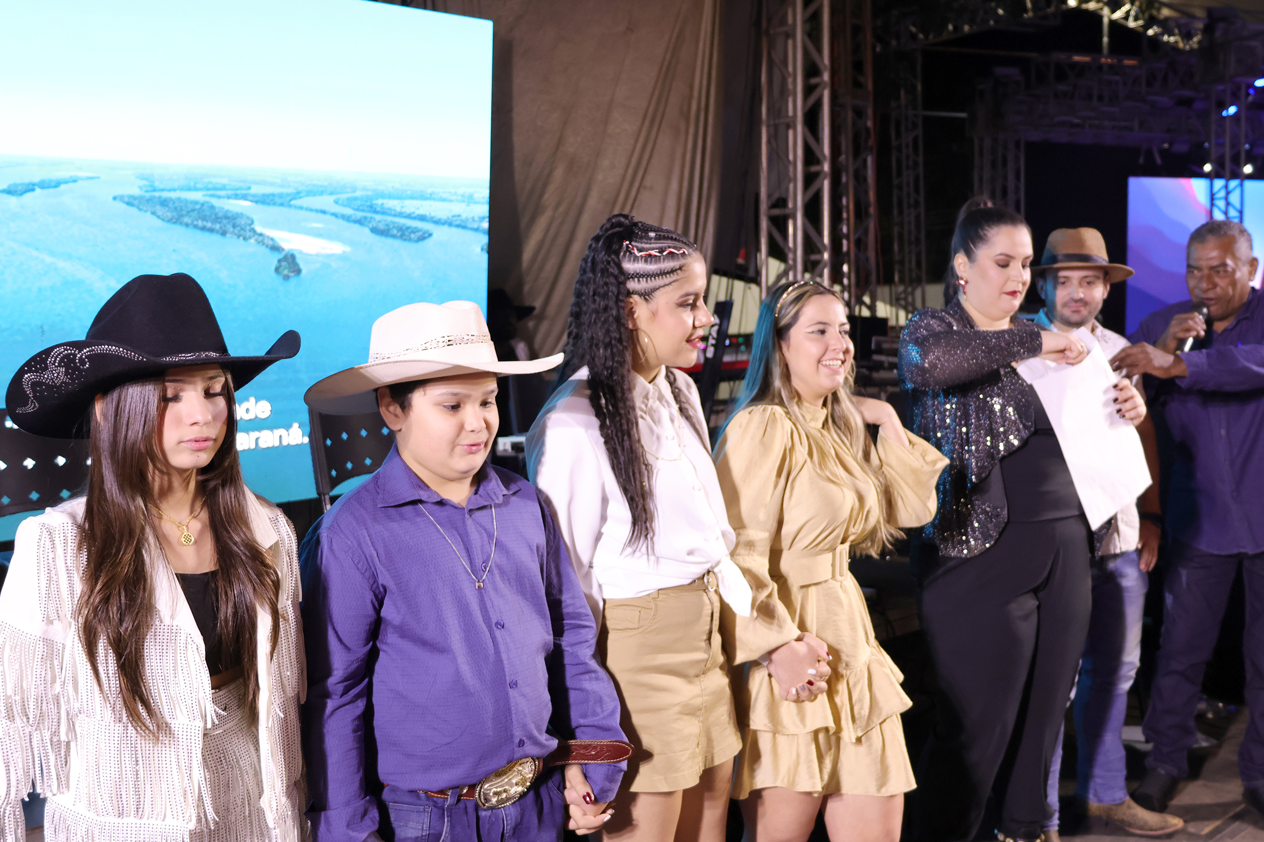 Prefeitura de Naviraí premia os vencedores dos Festivais de Música Popular, Sertaneja e Kids 2024