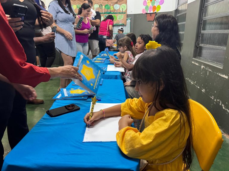 Extensão Luiz Carlos Mantoan transforma alunos 1º ao 5º Ano do Ensino Fundamental em autores de livros