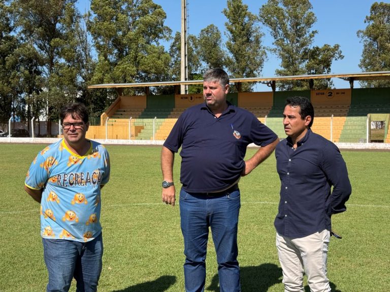 Prefeito Rodrigo vistoria o Virotão e determina melhorias no estádio para jogos do Estadual