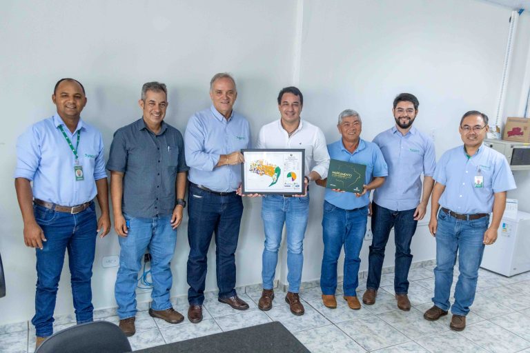 Diretoria da Aprosoja entrega ao prefeito Rodrigo, Mapa de uso e ocupação do solo visando políticas públicas