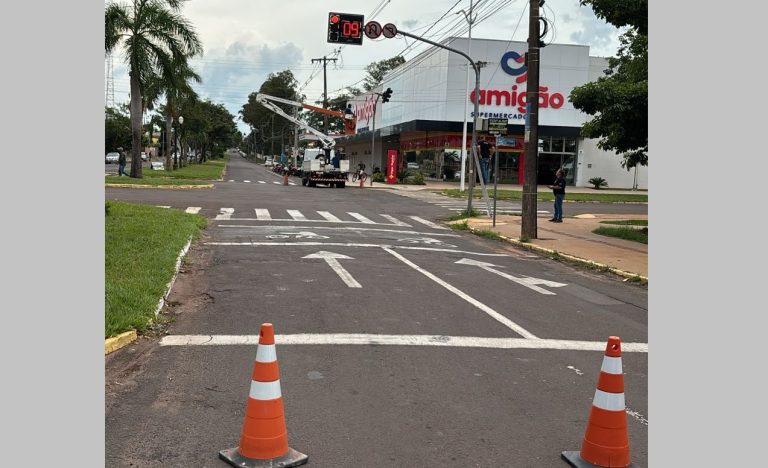 Prefeitura de Naviraí executa melhorias viárias e garante trânsito seguro à população