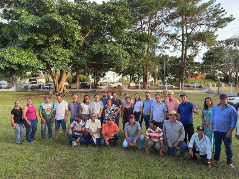 Prefeito Rodrigo atende assentados do Juncal e confirma unidade de processamento de mandioca