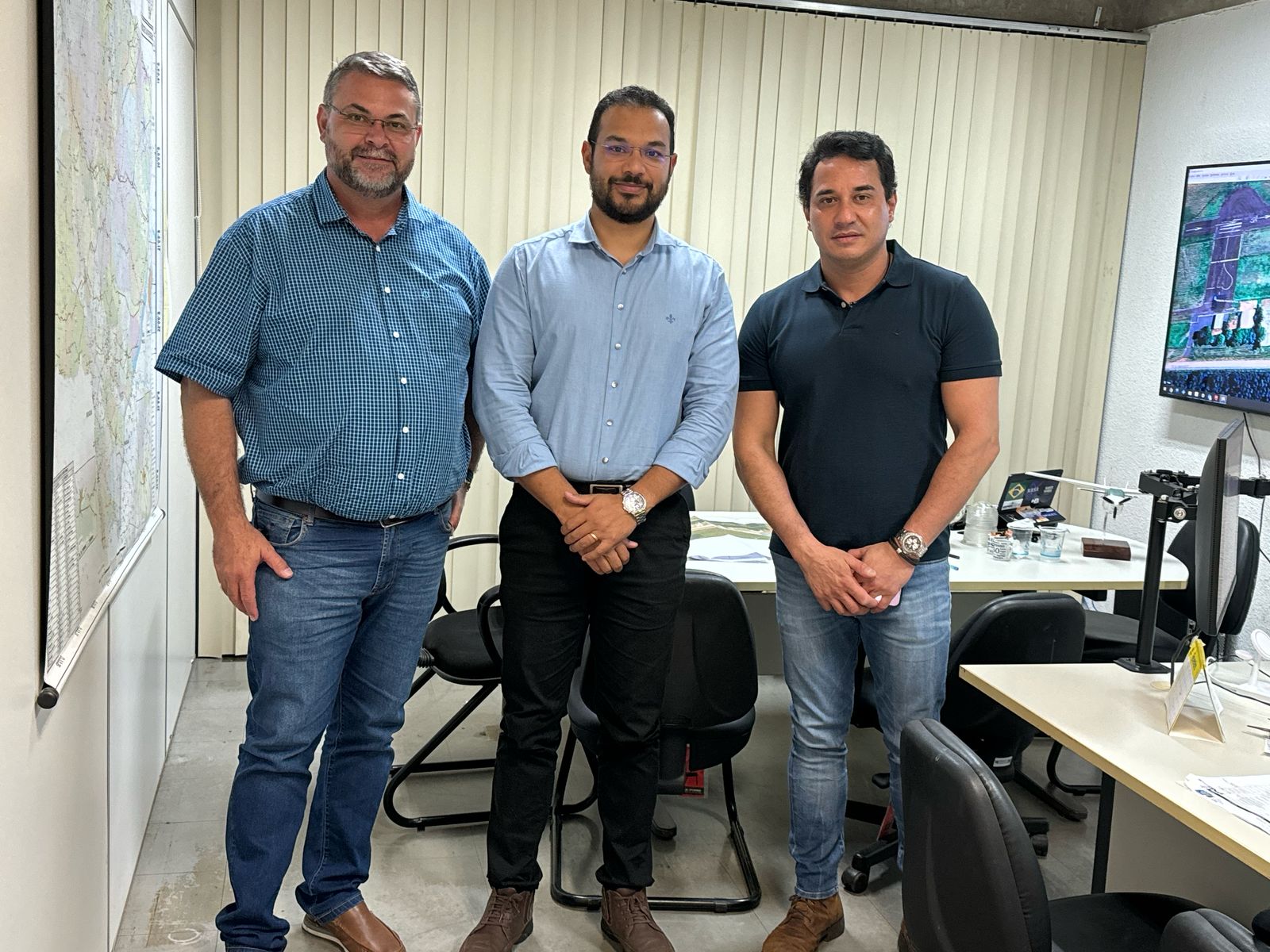 Na Agesul, prefeito Rodrigo Sacuno pleiteia instrumentalização noturna para o aeroporto de Naviraí