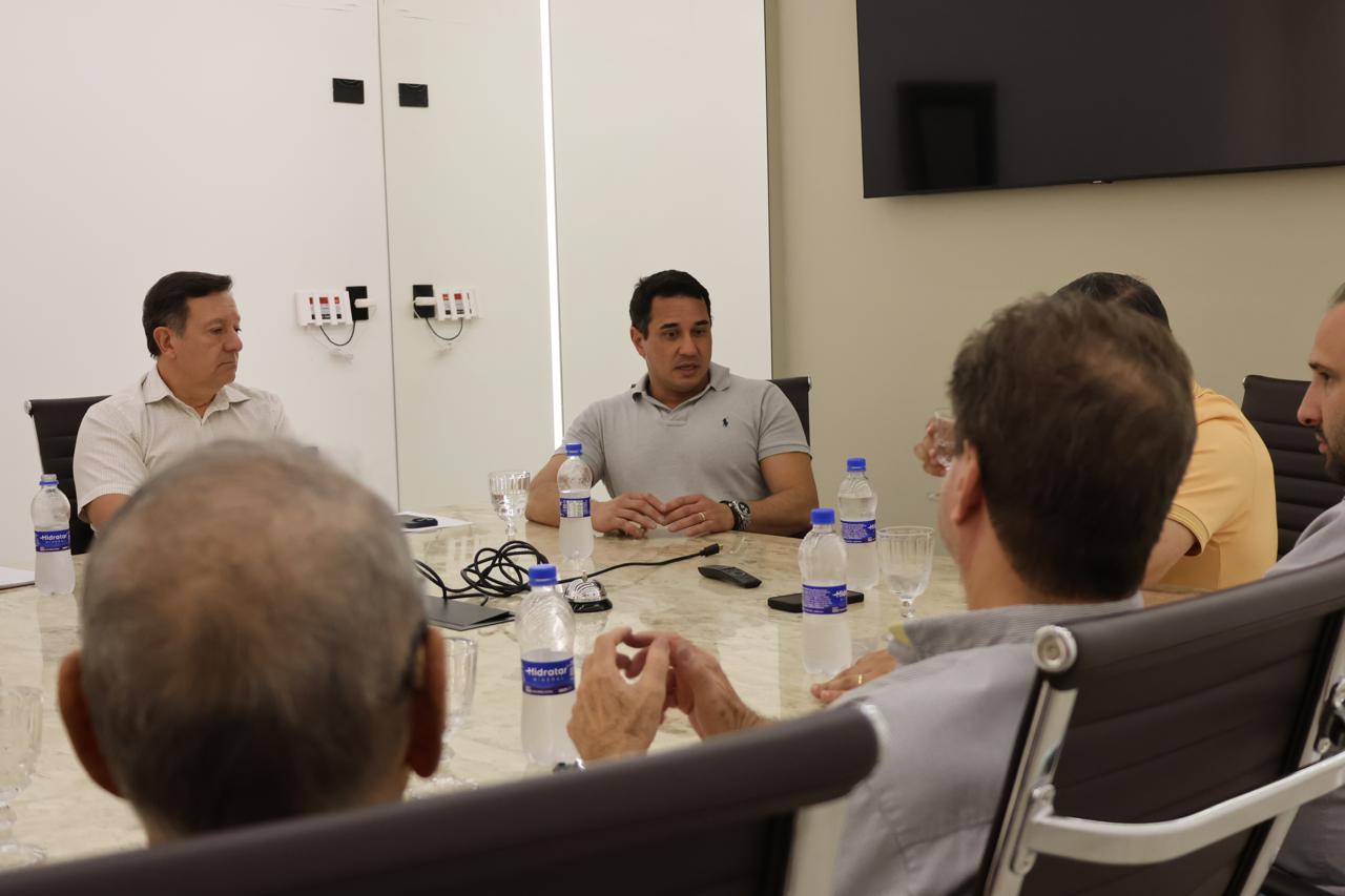 Prefeito Rodrigo e gerentes anunciam à diretoria da ACEN a implantação de novo sistema operacional