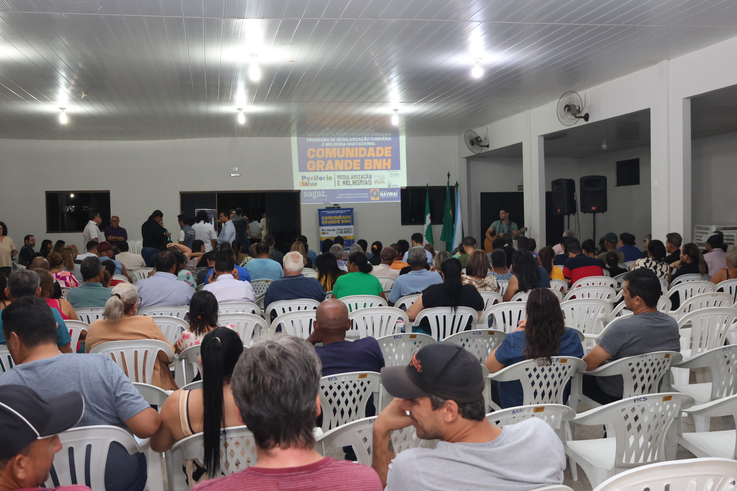 Governo de Naviraí garante títulos de propriedade a 122 famílias do BNH, Campo Belo e Flamboyant