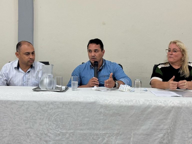 Prefeito Rodrigo Sacuno assegura uso integral do Fundeb na valorização dos professores Prefeito Rodrigo Sacuno assegura uso integral do Fundeb na valorização dos professores