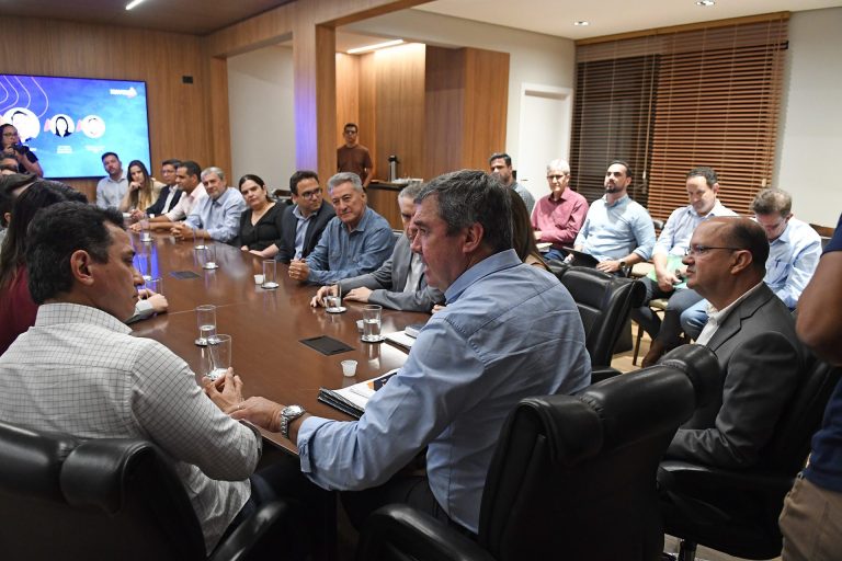 Prefeito, vice e vereadores reivindicam R$ 80 milhões para Naviraí; R$ 16 milhões serão aplicados em recapeamento Prefeito, vice e vereadores reivindicam R$ 80 milhões para Naviraí; R$ 16 milhões serão aplicados em recapeamento