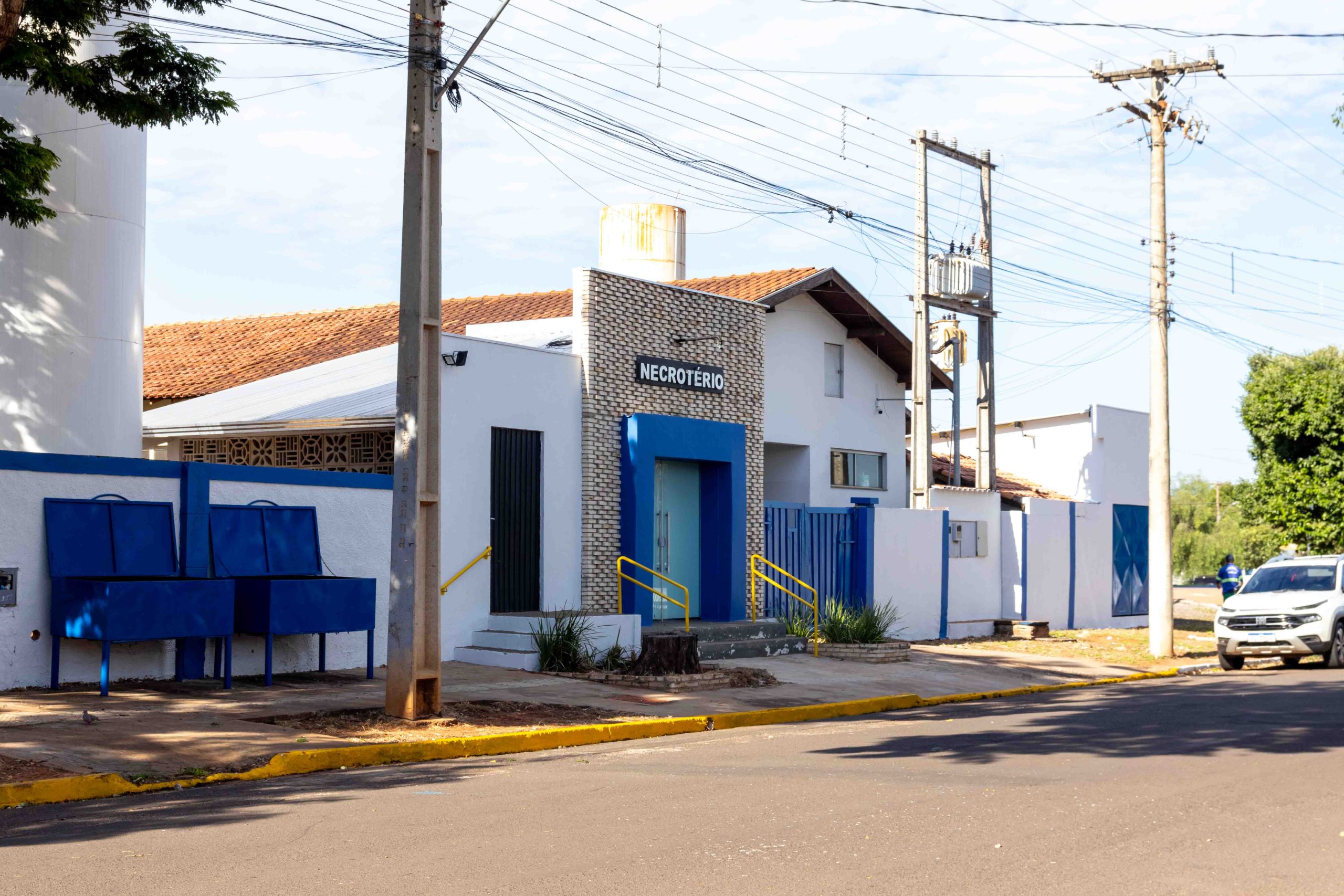 Serviços Públicos finaliza pintura de prédios e mantém frentes de revitalização urbana