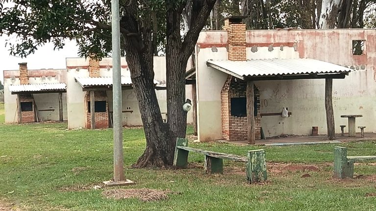 Serviços Públicos conclui coberturas em áreas gourmet de quiosques do Balneário Municipal Serviços Públicos conclui coberturas em áreas gourmet de quiosques do Balneário Municipal