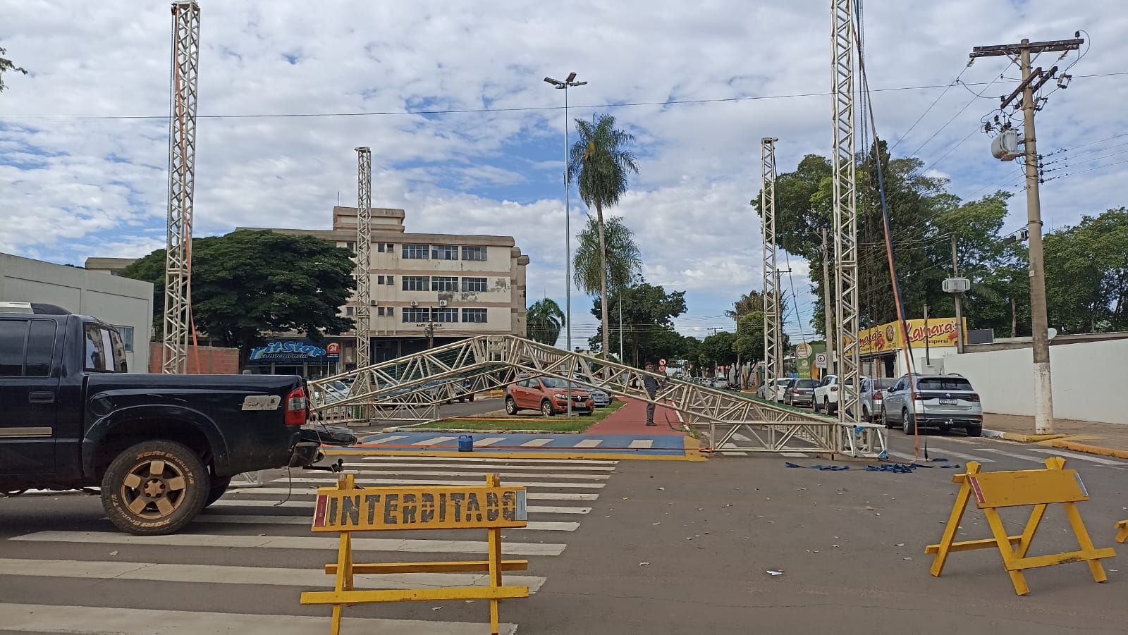 Começam as montagens da estrutura da 22ª Fejunavi, a maior festa junina do Cone Sul de MS