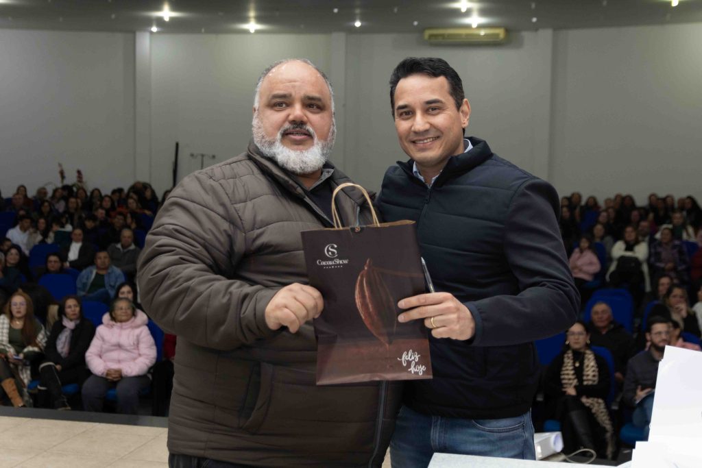 Diretores das Escolas Municipais de Naviraí tomam posse para o triênio 2025–2028 Diretores das Escolas Municipais de Naviraí tomam posse para o triênio 2025–2028