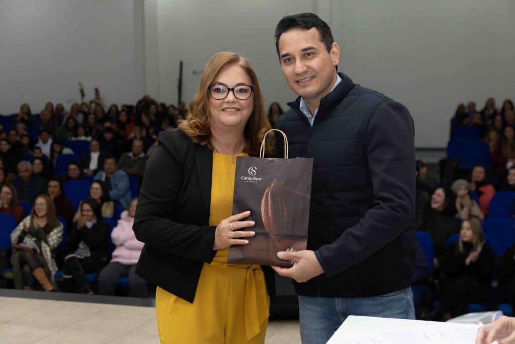 Diretores das Escolas Municipais de Naviraí tomam posse para o triênio 2025–2028 Diretores das Escolas Municipais de Naviraí tomam posse para o triênio 2025–2028
