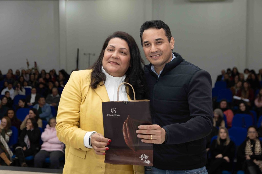 Diretores das Escolas Municipais de Naviraí tomam posse para o triênio 2025–2028 Diretores das Escolas Municipais de Naviraí tomam posse para o triênio 2025–2028