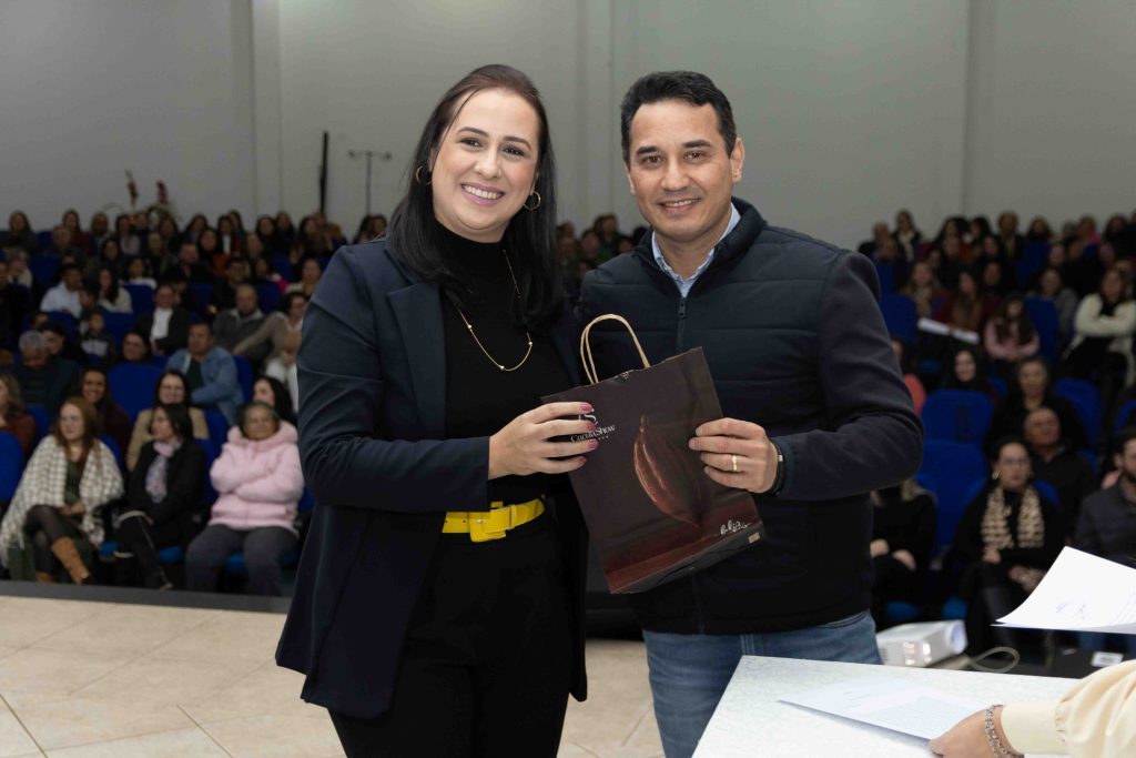 Diretores das Escolas Municipais de Naviraí tomam posse para o triênio 2025–2028 Diretores das Escolas Municipais de Naviraí tomam posse para o triênio 2025–2028