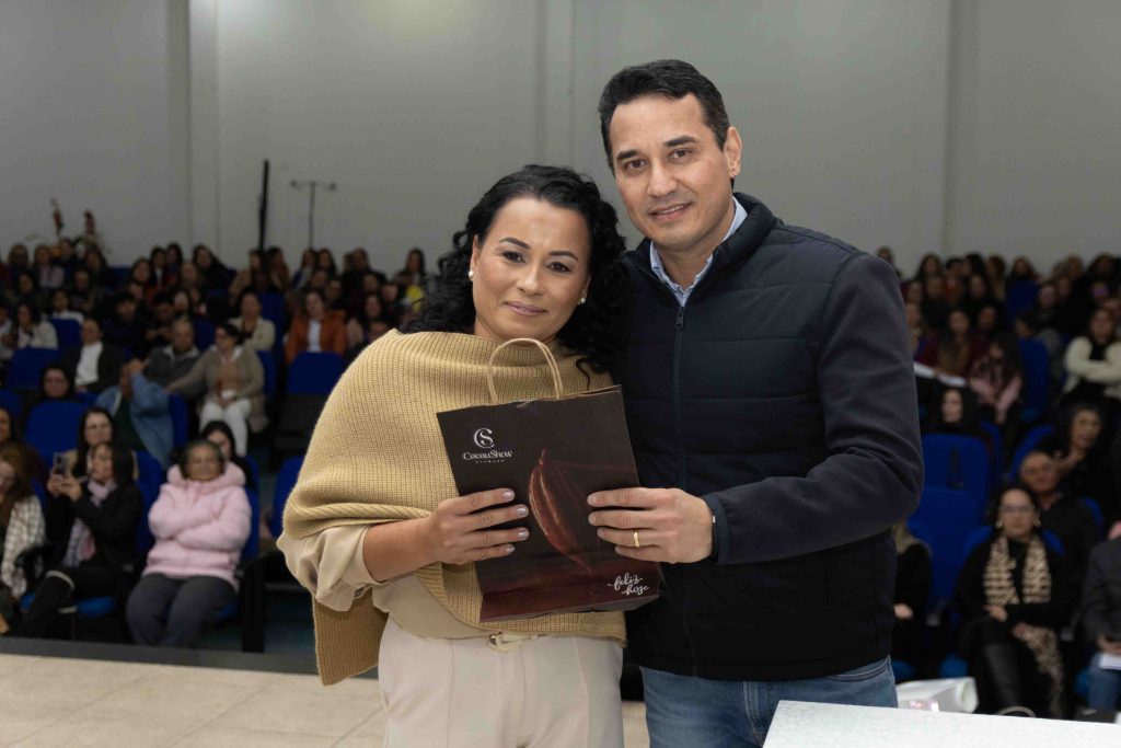 Diretores das Escolas Municipais de Naviraí tomam posse para o triênio 2025–2028 Diretores das Escolas Municipais de Naviraí tomam posse para o triênio 2025–2028