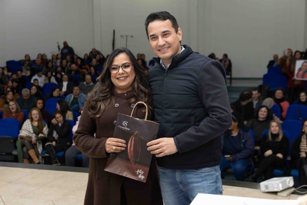 Diretores das Escolas Municipais de Naviraí tomam posse para o triênio 2025–2028 Diretores das Escolas Municipais de Naviraí tomam posse para o triênio 2025–2028