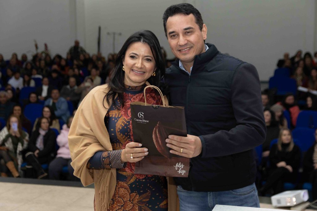 Diretores das Escolas Municipais de Naviraí tomam posse para o triênio 2025–2028 Diretores das Escolas Municipais de Naviraí tomam posse para o triênio 2025–2028