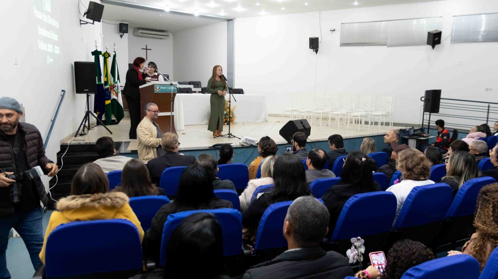 Diretores das Escolas Municipais de Naviraí tomam posse para o triênio 2025–2028 Diretores das Escolas Municipais de Naviraí tomam posse para o triênio 2025–2028