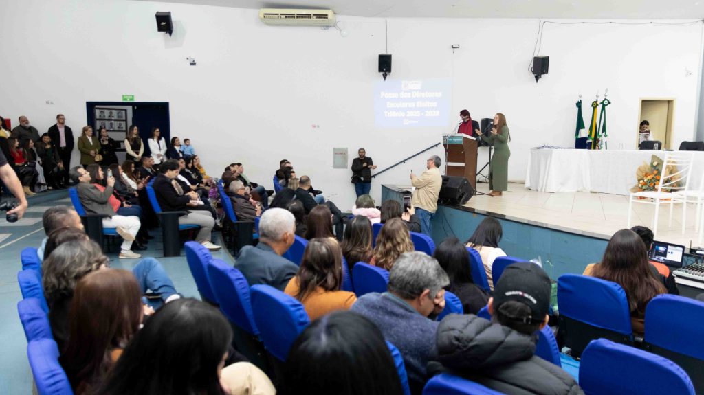 Diretores das Escolas Municipais de Naviraí tomam posse para o triênio 2025–2028 Diretores das Escolas Municipais de Naviraí tomam posse para o triênio 2025–2028