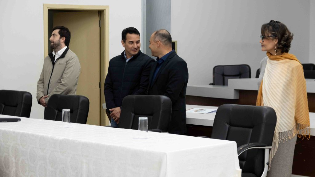 Diretores das Escolas Municipais de Naviraí tomam posse para o triênio 2025–2028 Diretores das Escolas Municipais de Naviraí tomam posse para o triênio 2025–2028