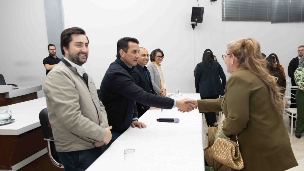 Diretores das Escolas Municipais de Naviraí tomam posse para o triênio 2025–2028 Diretores das Escolas Municipais de Naviraí tomam posse para o triênio 2025–2028